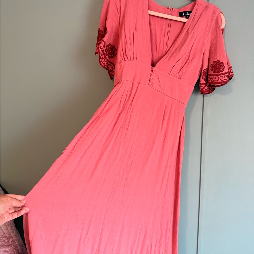 Lulu's Coral Pink V-Neck Maxi Dress with Embroidered Sleeves